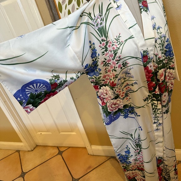 L Magnin white robe with floral Print Kaftan Size  o/s  (A03) - Picture 6 of 10